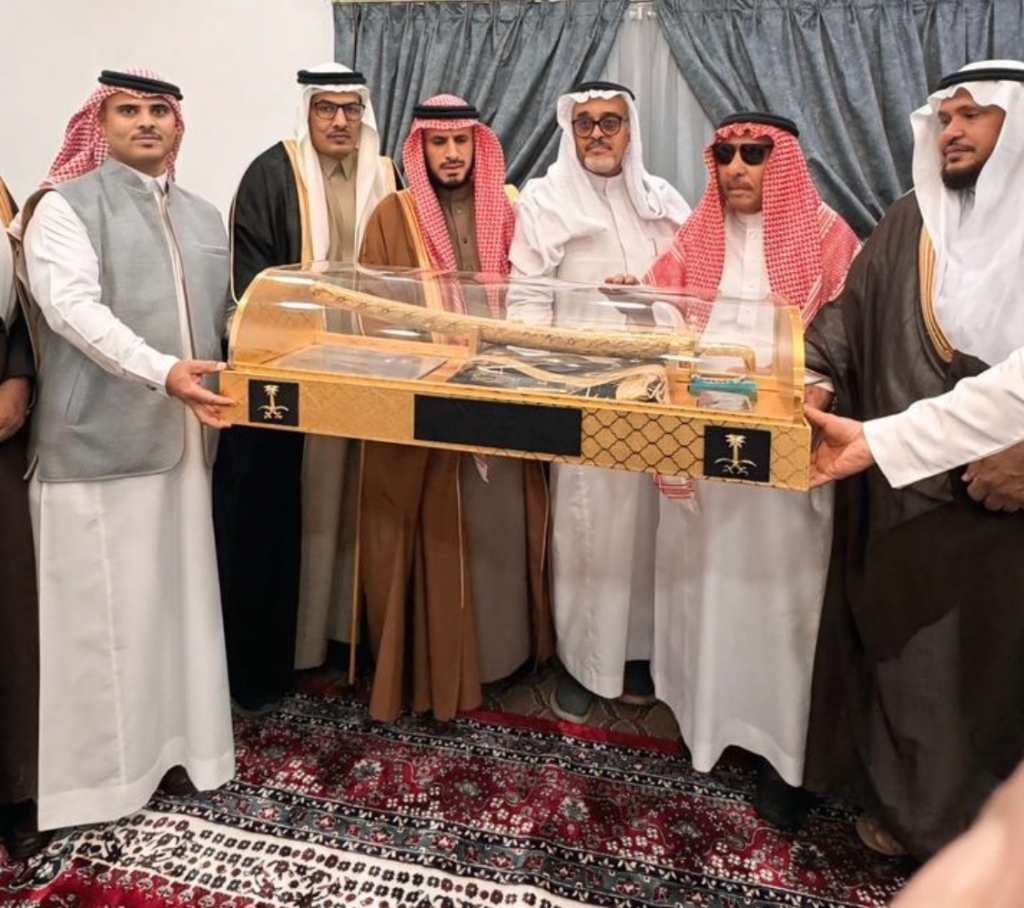 اعلن معنا