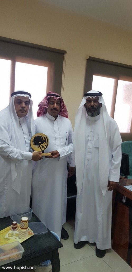 نبارك لسعادة الأستاذ هاشم عايد العلوني الجهني حصوله على جائزة مكتب تعليم شرق المدينة
